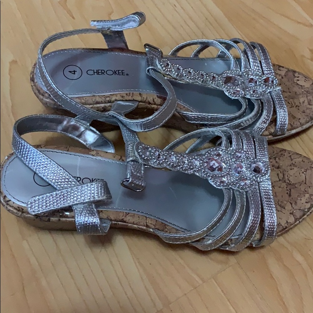 Size 4 wedges